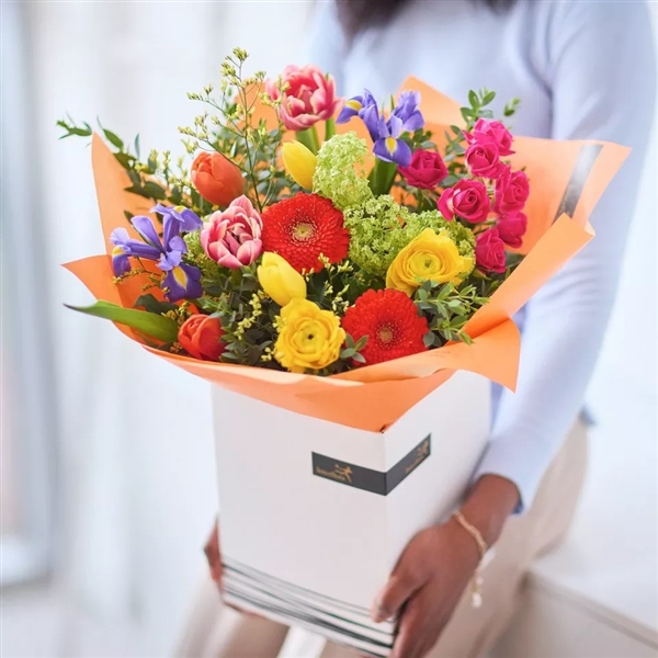 LOVELY CLASSIC SPRING HAND TIED 